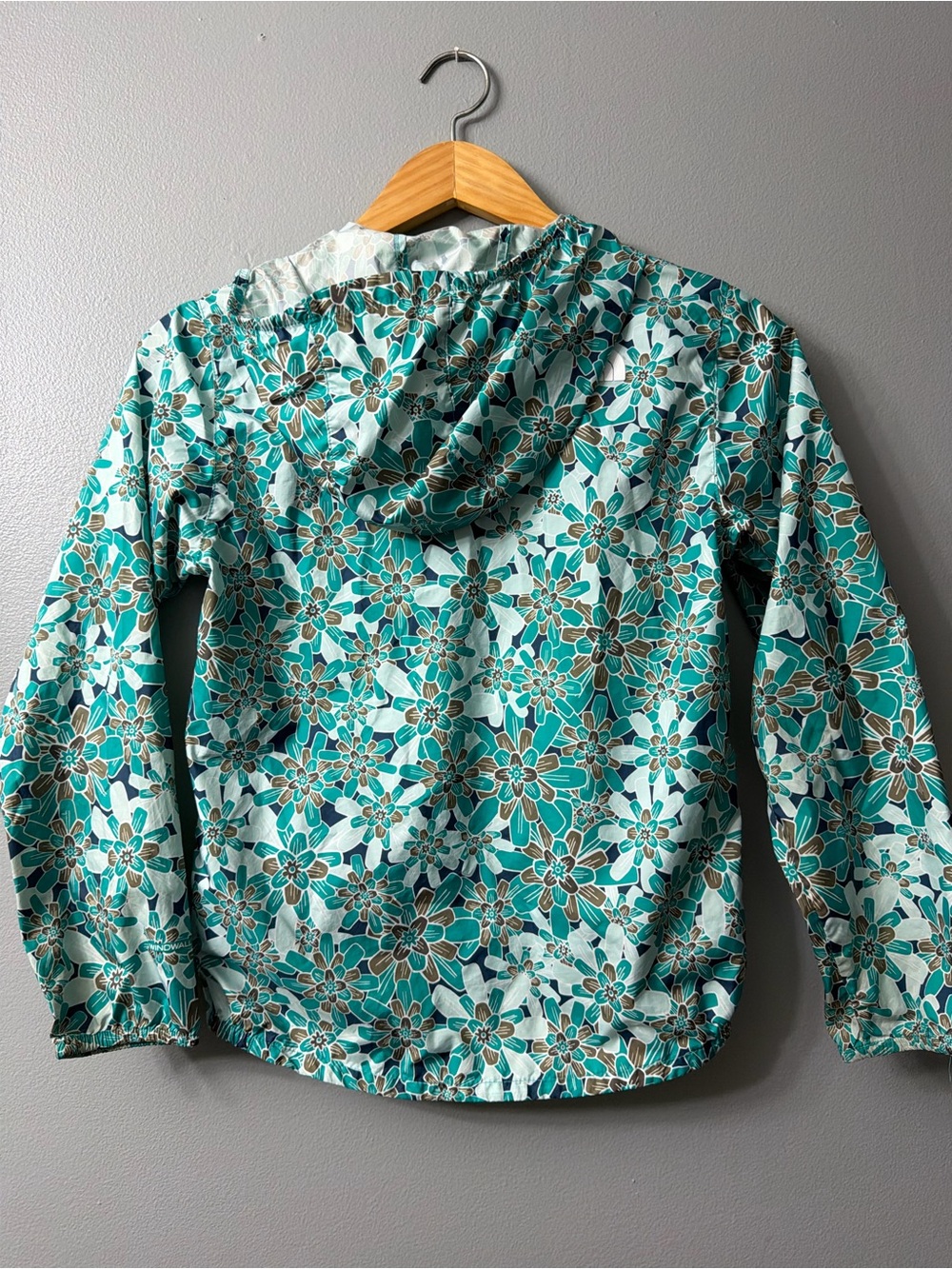 The North Face windbreaker jacket a vibrant retro floral pattern 10/12 - Picture 9 of 11
